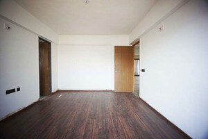 Room in 4 BHK Apartment at Shela – for Sale