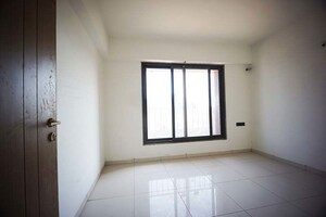 Room in 4 BHK Apartment at Shela – for Sale