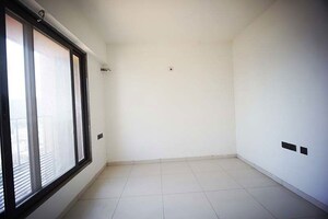 Room in 4 BHK Apartment at Shela – for Sale