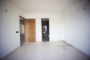 Room in 4 BHK Apartment at Shela – for Sale