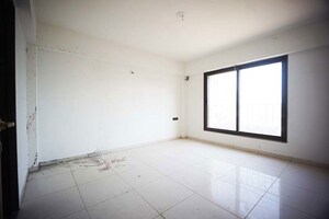 Room in 4 BHK Apartment at Shela – for Sale