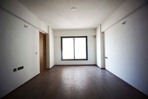 Room in 4 BHK Apartment at Shela – for Sale