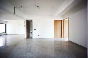 Room in 4 BHK Apartment at Shela – for Sale