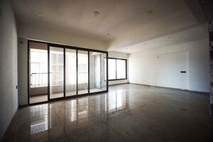 Room in 4 BHK Apartment at Shela – for Sale