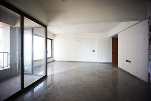 Room in 4 BHK Apartment at Shela – for Sale