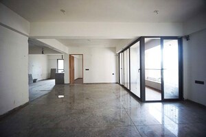 Room in 4 BHK Apartment at Shela – for Sale