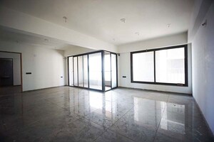 Room in 4 BHK Apartment at Shela – for Sale