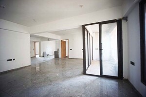 Room in 4 BHK Apartment at Shela – for Sale
