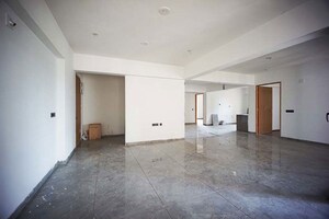 Room in 4 BHK Apartment at Shela – for Sale
