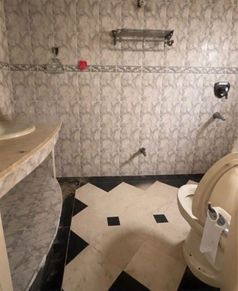 Bathroom, spring-garden-faizabad-road 3 Bedroom 1520 Sq.Ft. Apartment In Faizabad Road Lucknow 10520912