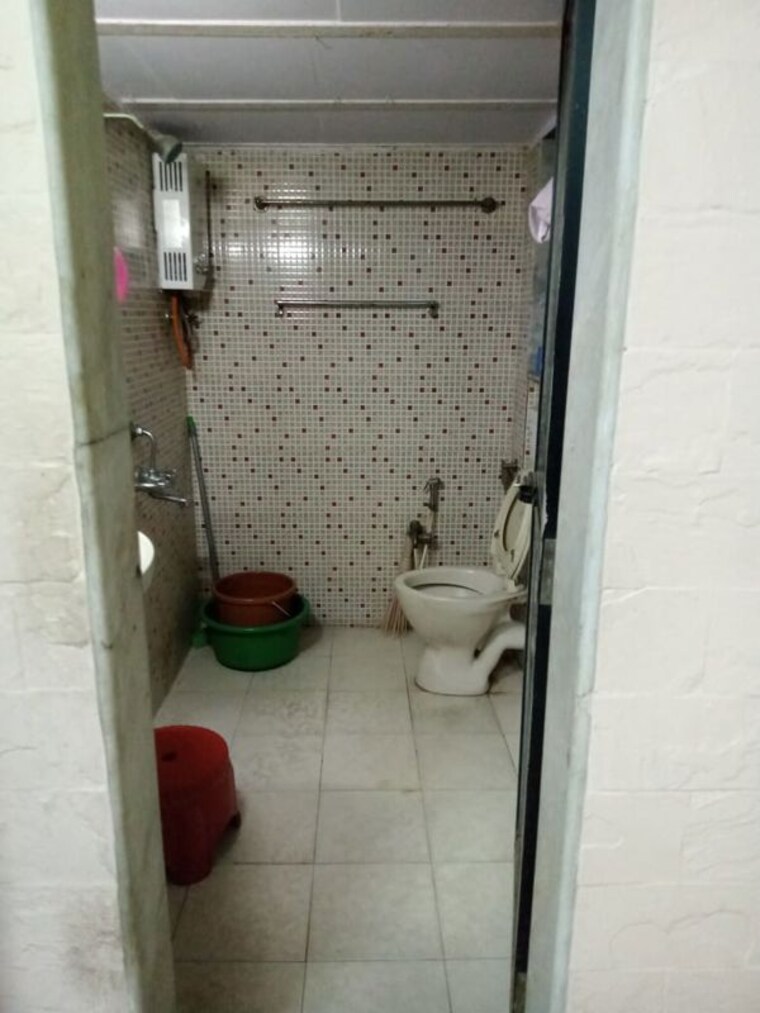 Bathroom, sarita-apartment-chunabhatti 1 Bedroom 450 Sq.Ft. Apartment In Chunabhatti Mumbai 10520950