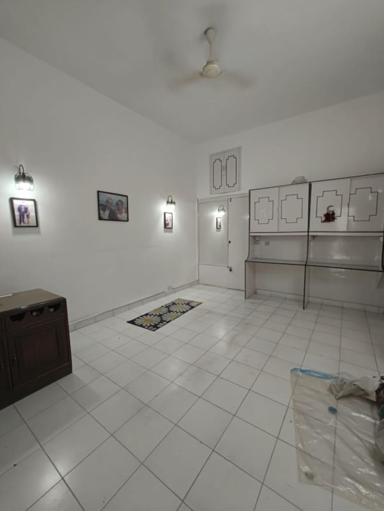 Bathroom, greater kailash i 3 Bedroom 2000 Sq.Ft. Builder Floor In Greater Kailash I Delhi 10520958