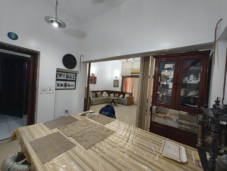  Parking, greater kailash i 3 Bedroom 2000 Sq.Ft. Builder Floor In Greater Kailash I Delhi 10520958