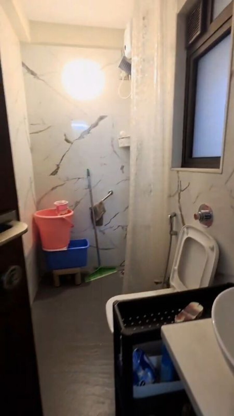 Bathroom, dadar east 2 Bedroom 700 Sq.Ft. Apartment In Dadar East Mumbai 10521031