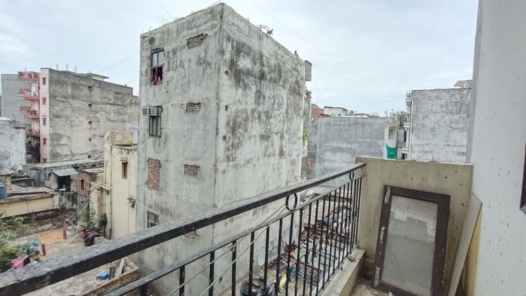 Balcony, freedom fighters enclave 1 Bedroom 450 Sq.Ft. Apartment In Freedom Fighters Enclave Delhi 10521032
