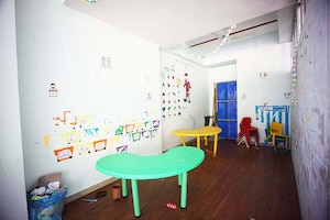 Team Area in  Showroom at Shela – for Sale