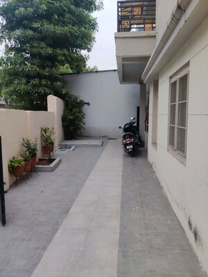 Parking in 2 BHK Villa at Shahibagh – for Rent