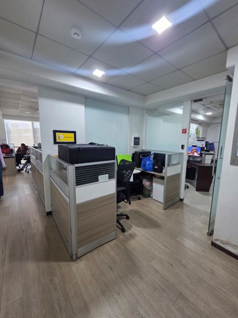  Parking, rupa-solitaire Commercial Office Space 1800 Sq.Ft. In Kopar Khairane Navi Mumbai 10521095