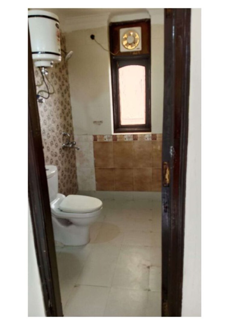Bathroom, sector 12 dwarka 4 Bedroom 2450 Sq.Ft. Apartment In Sector 12 Dwarka Delhi 10513013