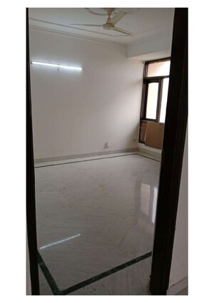 Room in 4 BHK Apartment at Sector 12 Dwarka – for Sale