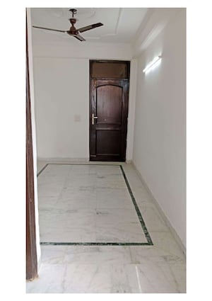 Room in 4 BHK Apartment at Sector 12 Dwarka – for Sale