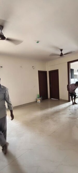 Room in 3 BHK Apartment at Amrapali Silicon City, Sector 76 – for Sale