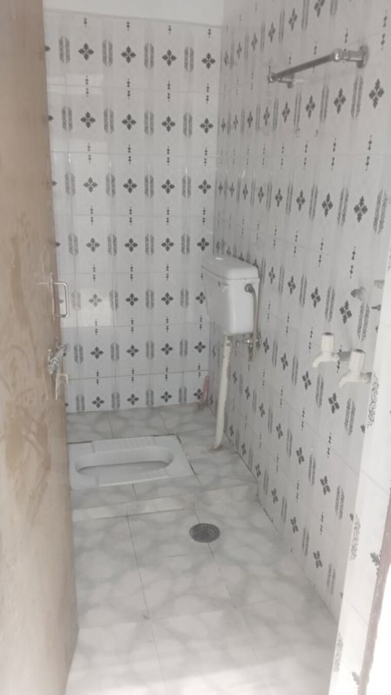Bathroom, gomti nagar 2 Bedroom 1200 Sq.Ft. Builder Floor In Gomti Nagar Lucknow 10521140