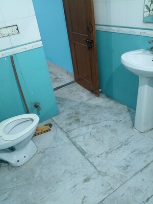 Bathroom in 2 BHK Builder Floor at RWA Apartments Sector 26, Sector 26 – for Rent
