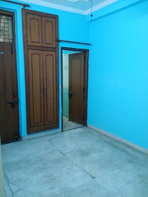 Room in 2 BHK Builder Floor at RWA Apartments Sector 26, Sector 26 – for Rent