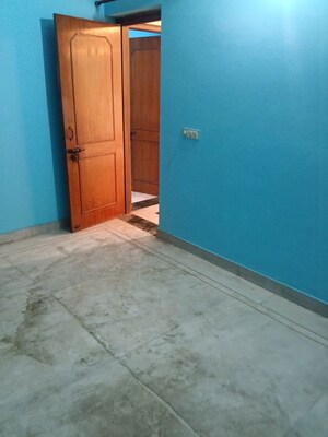 Room in 2 BHK Builder Floor at RWA Apartments Sector 26, Sector 26 – for Rent