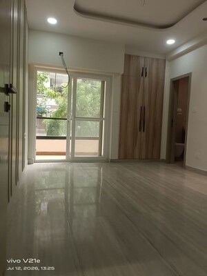 Room in 4 BHK Apartment at Dwarka – for Rent