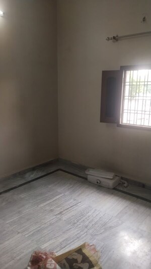 Room in 1.5 BHK Builder Floor at Gomti Nagar – for Rent