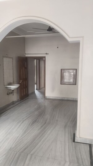 Room in 1.5 BHK Builder Floor at Gomti Nagar – for Rent