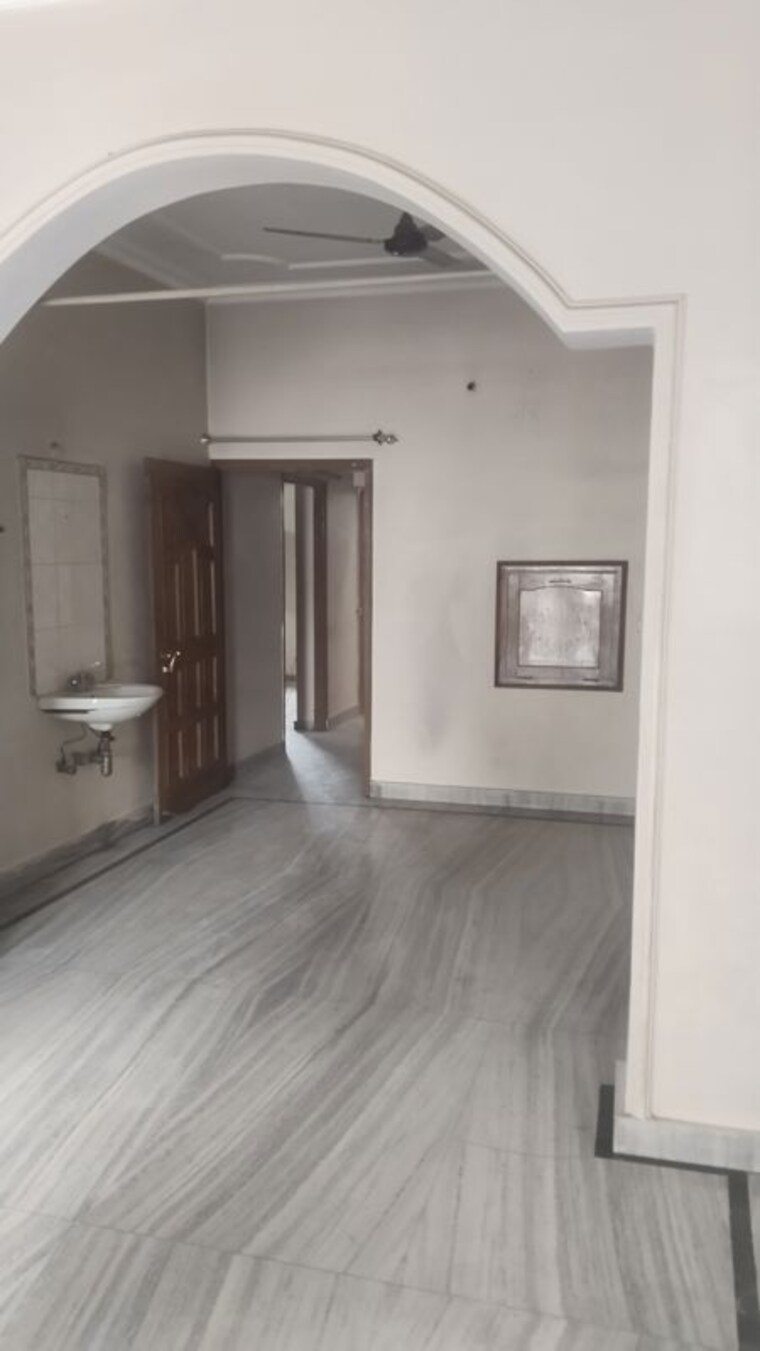 Room, gomti nagar 1.5 Bedroom 800 Sq.Ft. Builder Floor In Gomti Nagar Lucknow 10521185