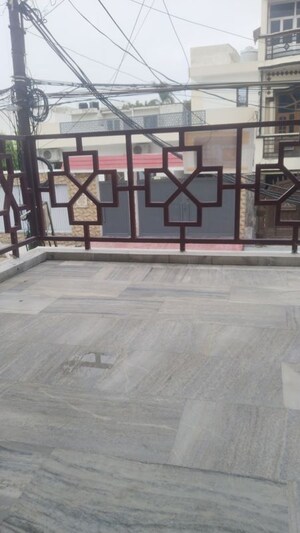 Parking in 1.5 BHK Builder Floor at Gomti Nagar – for Rent