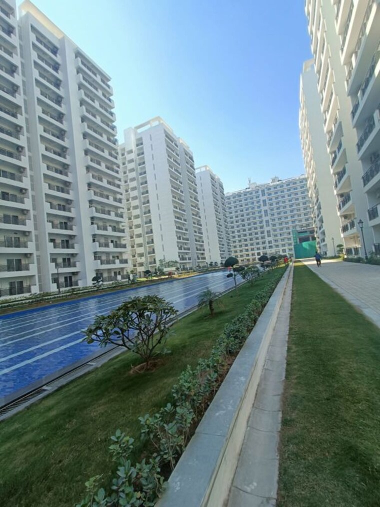 Swimming Pool, central-park-flower-valley-aqua-front-towers 3 Bedroom 1789 Sq.Ft. Apartment In Sohna Sector 33 Gurgaon 10521209