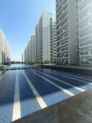 Swimming Pool in 3 BHK Apartment at Central Park Flower Valley Aqua Front Towers, Sohna Sector 33 – for Sale