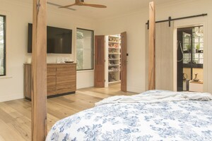 Bedroom in 6+ BHK Villa at Juhu – for Rent