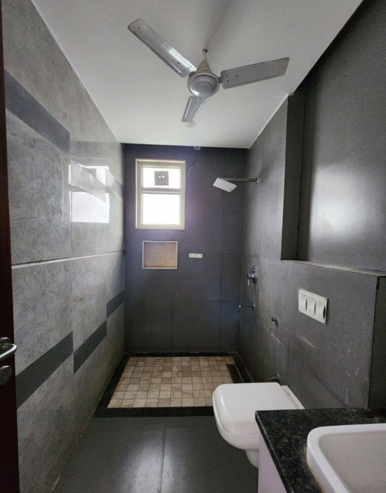 Bathroom, sector 45 4 Bedroom 263 Sq.Yd. Builder Floor In Sector 45 Gurgaon 10521310