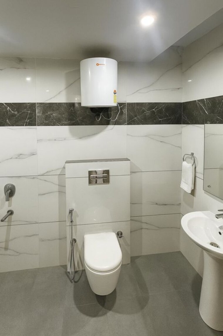 Bathroom, sector 43 4 Bedroom 362 Sq.Yd. Builder Floor In Sector 43 Gurgaon 10521374