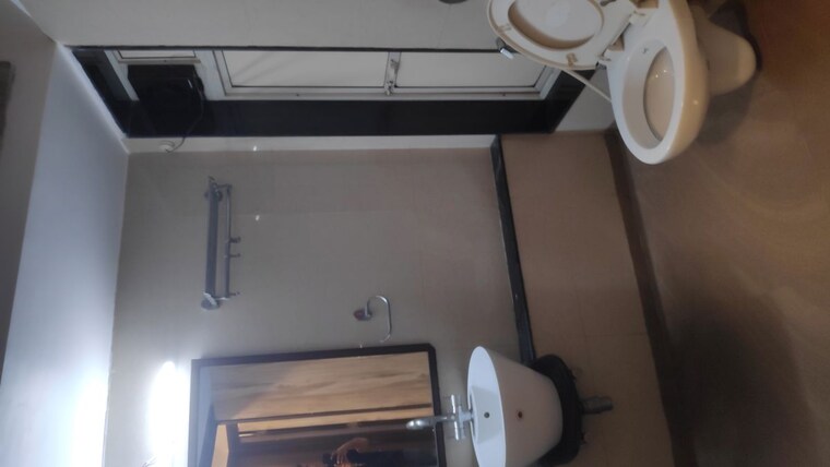 Bathroom, hiranandani-gardens-valencia 3 Bedroom 1450 Sq.Ft. Apartment In Powai Mumbai 10521388