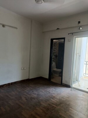 Room in 2 BHK Apartment at Aims Golf Avenue I, Sector 75 – for Rent