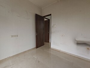 Room in 2.5 BHK Apartment at Babhai Naka – for Rent