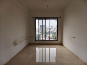 Room in 2.5 BHK Apartment at Babhai Naka – for Rent
