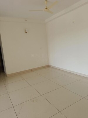 Room in 2 BHK Apartment at Prestige Finsbury Park Regent, Bagaluru – for Rent