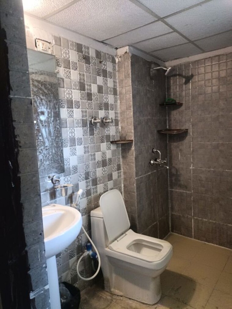 Bathroom, aims-golf-city 2 Bedroom 950 Sq.Ft. Apartment In Sector 75 Noida 10521409