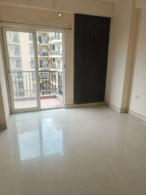 Room in 2 BHK Apartment at Gardenia Gateway, Sector 75 – for Rent
