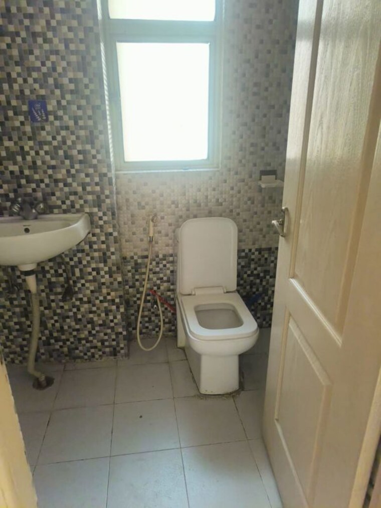 Bathroom, gardenia-gateway 2 Bedroom 1045 Sq.Ft. Apartment In Sector 75 Noida 10521414