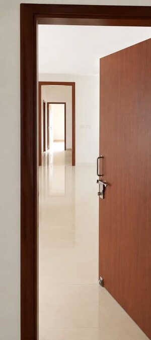 Room in 4 BHK Apartment at UPAVP Everest Enclave, Raebareli Road – for Rent