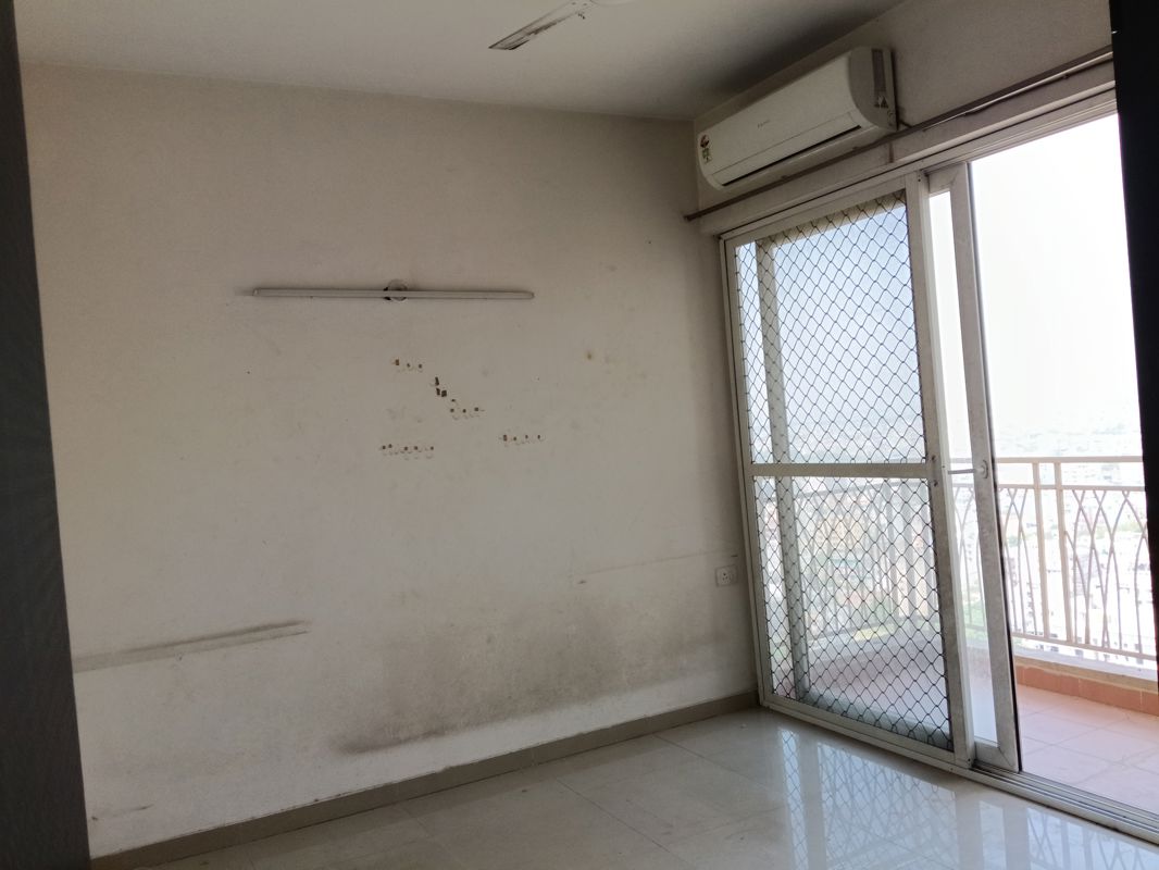 2 BHK 105 Sq.Yd. Apartment in Mahagun Mywoods